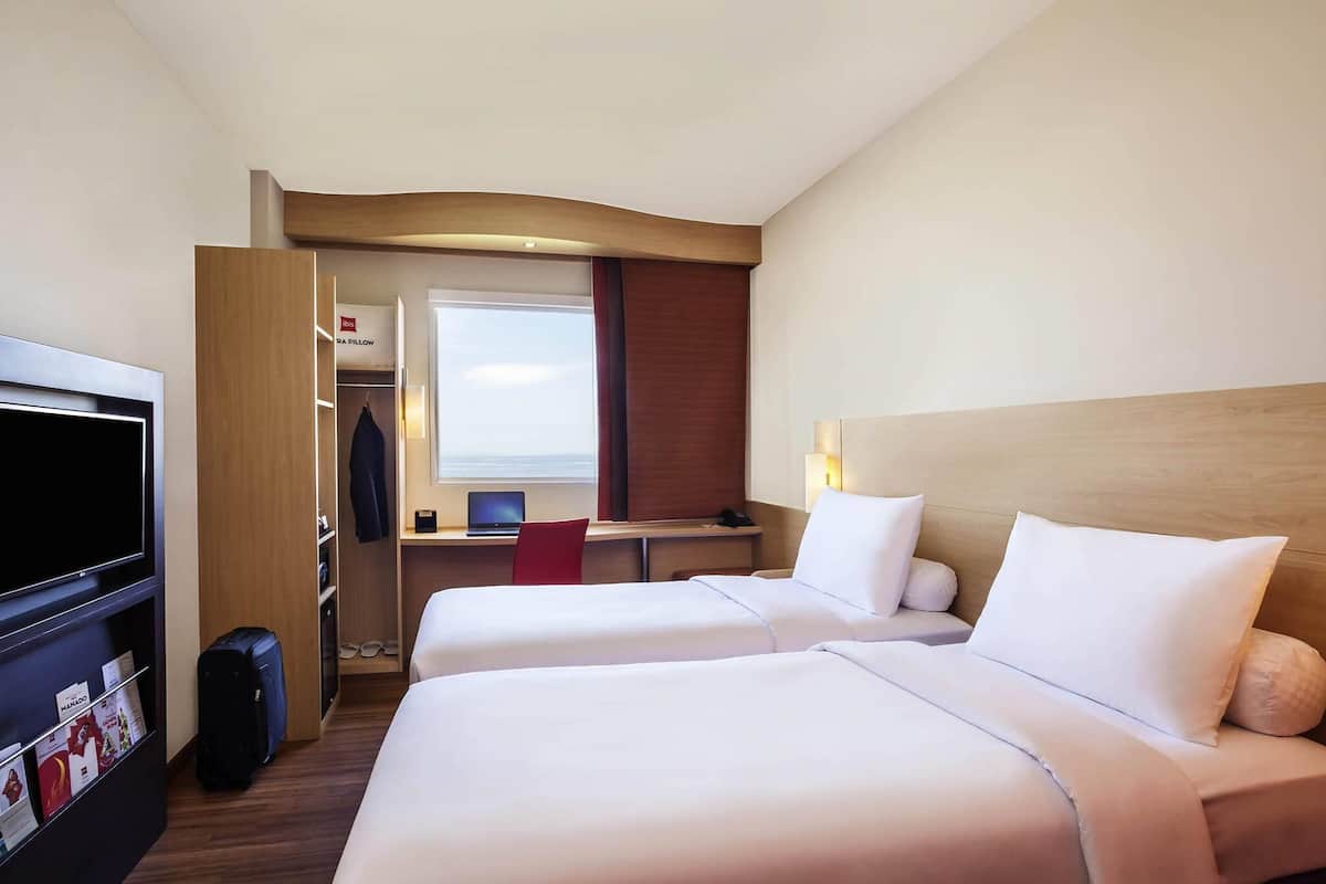 superior room, 2 single beds | minibar, in-room safe, desk, laptop workspace