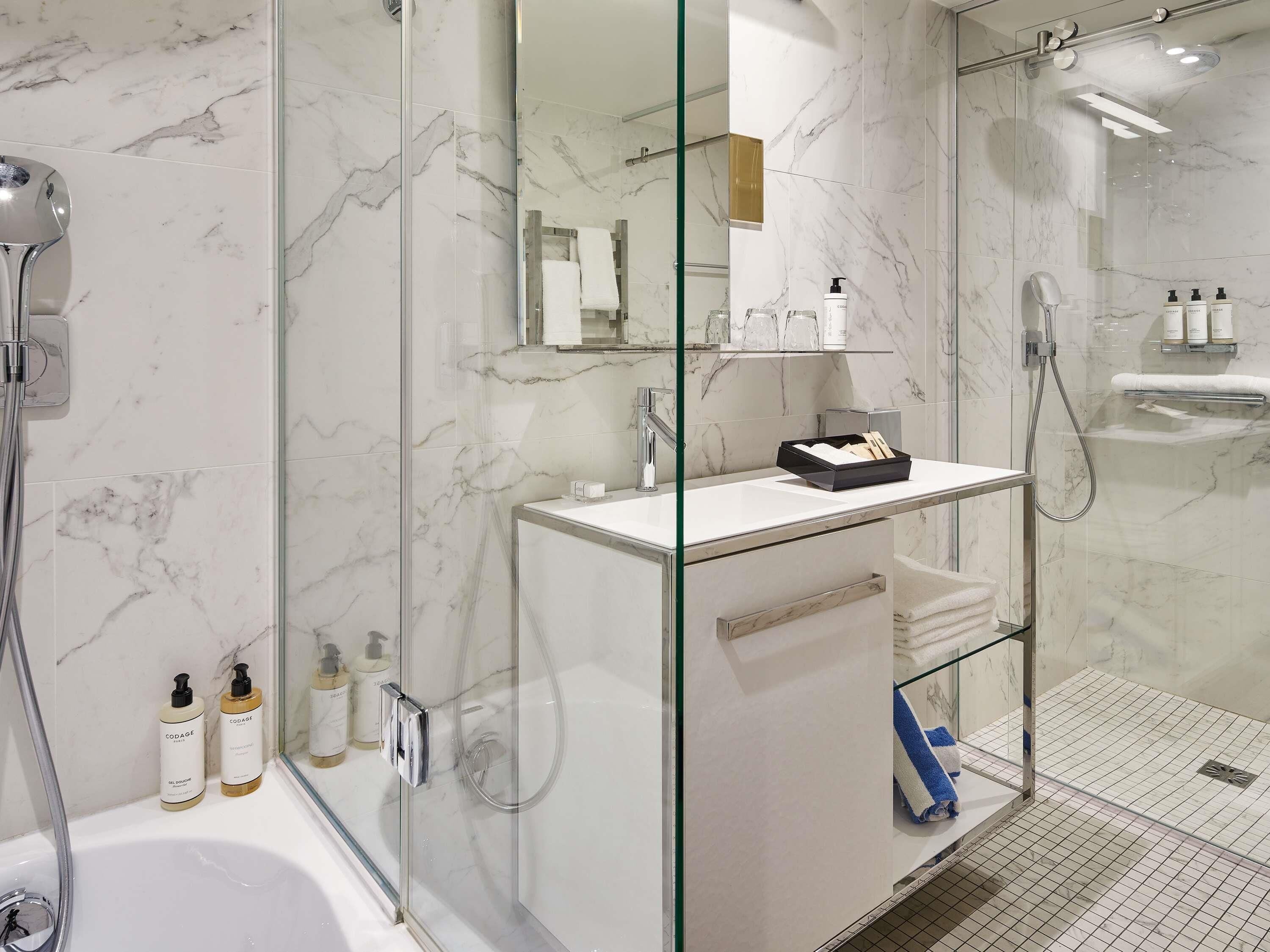 Suite Signature, 1 très grand lit (Ebene Executive) | Literie de qualité, minibar, coffre-fort, bureau