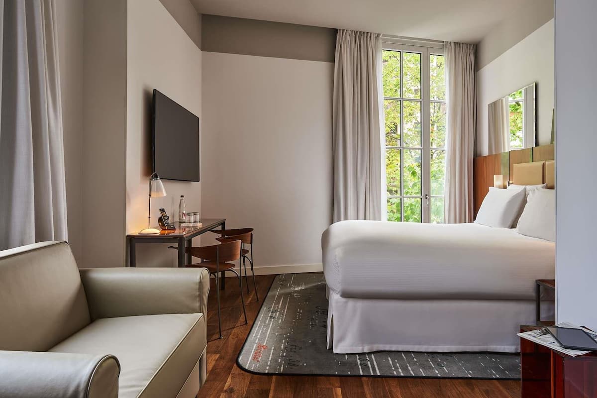 Phòng Suite Junior, 1 giường cỡ king | Bộ đồ giường cao cấp, minibar, két bảo mật tại phòng, bàn