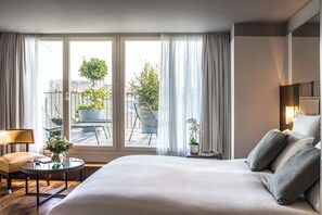 Junior Suite, 1 Queen Bed, Terrace | Premium bedding, minibar, in-room safe, desk