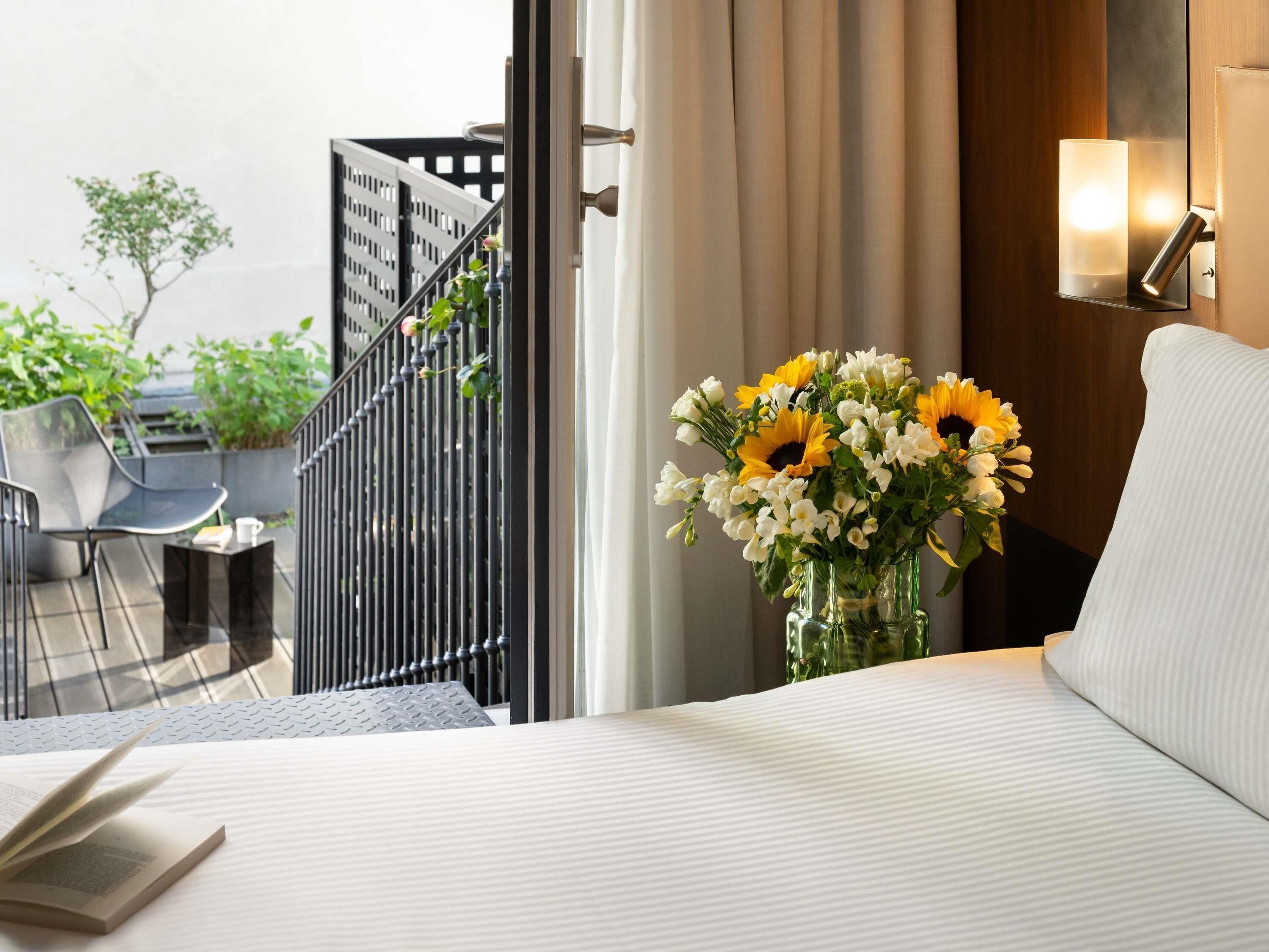 Deluxe Room, 1 King Bed, Balcony | Premium bedding, minibar, in-room safe, desk