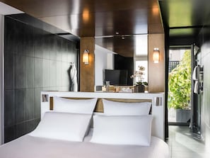 Suíte com design assinado, 1 cama King (Teck Executive) | Roupas de cama premium, frigobar, cofres nos quartos, escrivaninha