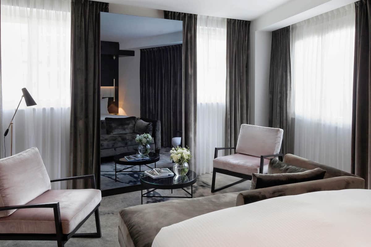 Ropa de cama de alta calidad y minibar