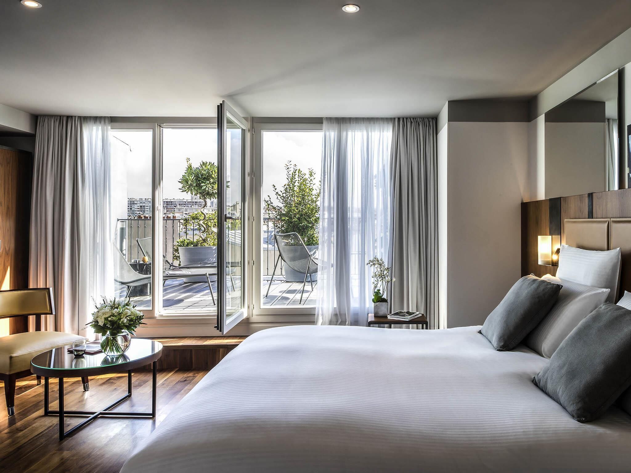 Junior Suite, 1 Queen Bed, Terrace | Premium bedding, minibar, in-room safe, desk