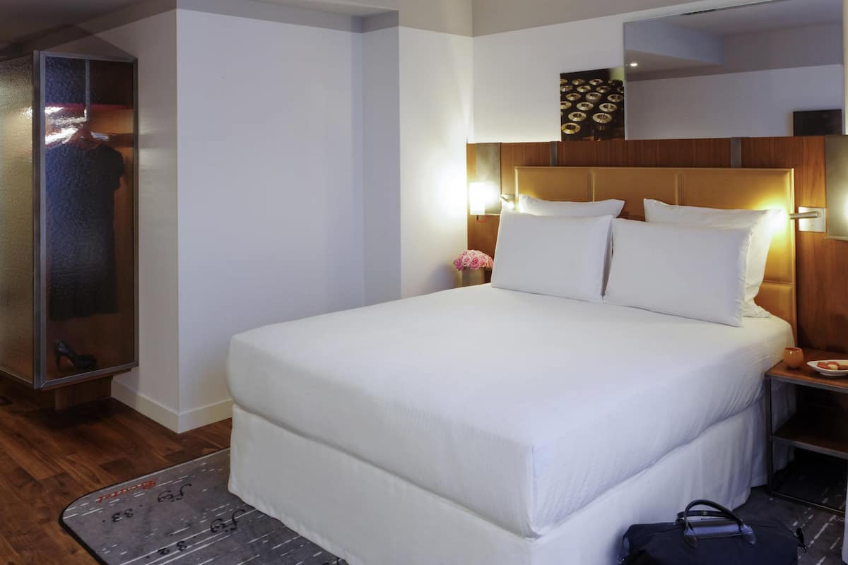 Superior Room, 1 Queen Bed