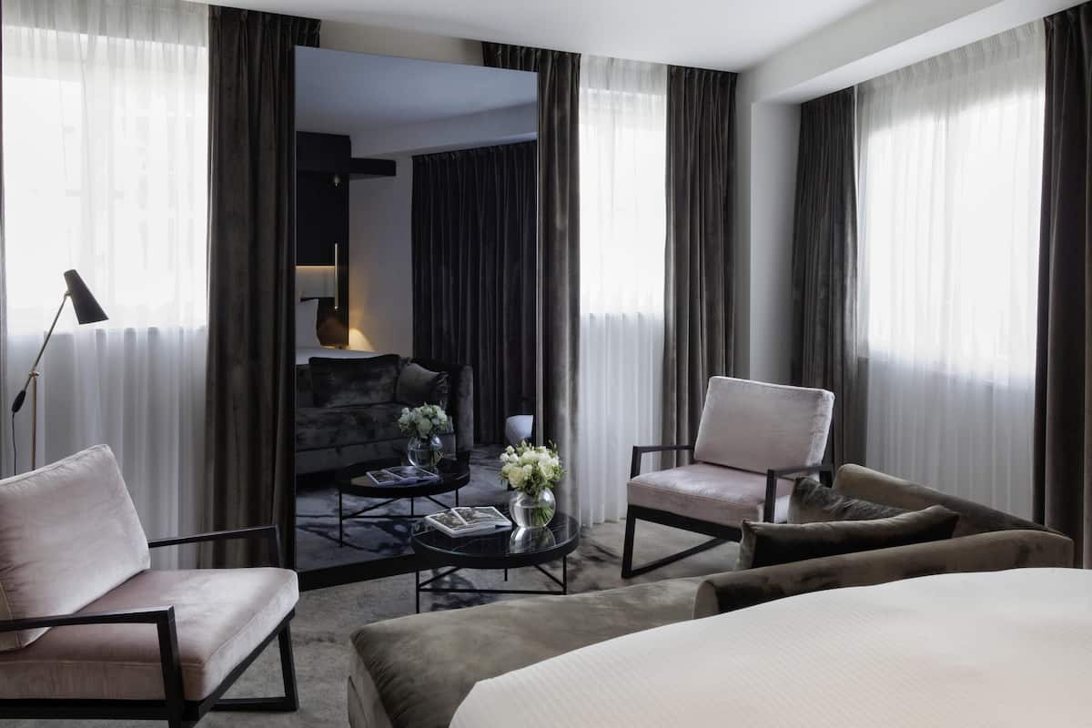 Suite Signature, 1 trÚs grand lit (Ebene Executive) | Literie de qualité supérieure, minibar, coffres-forts dans les chambres