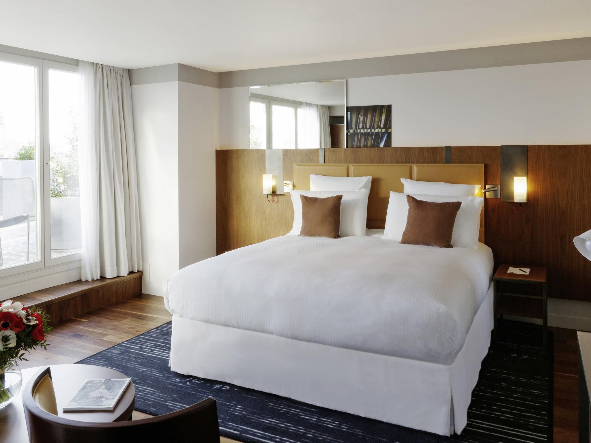 Junior Suite, 1 Queen Bed, Terrace | Premium bedding, minibar, in-room safe, desk