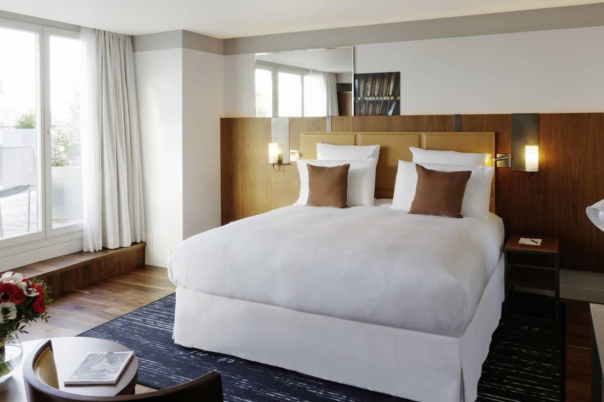 Junior Suite, 1 Queen Bed, Terrace | Premium bedding, minibar, in-room safe, desk