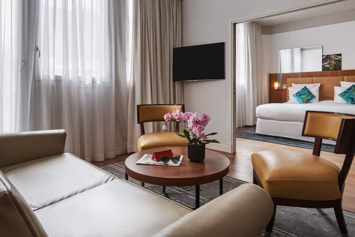 Deluxe-Suite, 1 King-Bett, Terrasse | Hochwertige Bettwaren, Minibar, Zimmersafe, Schreibtisch