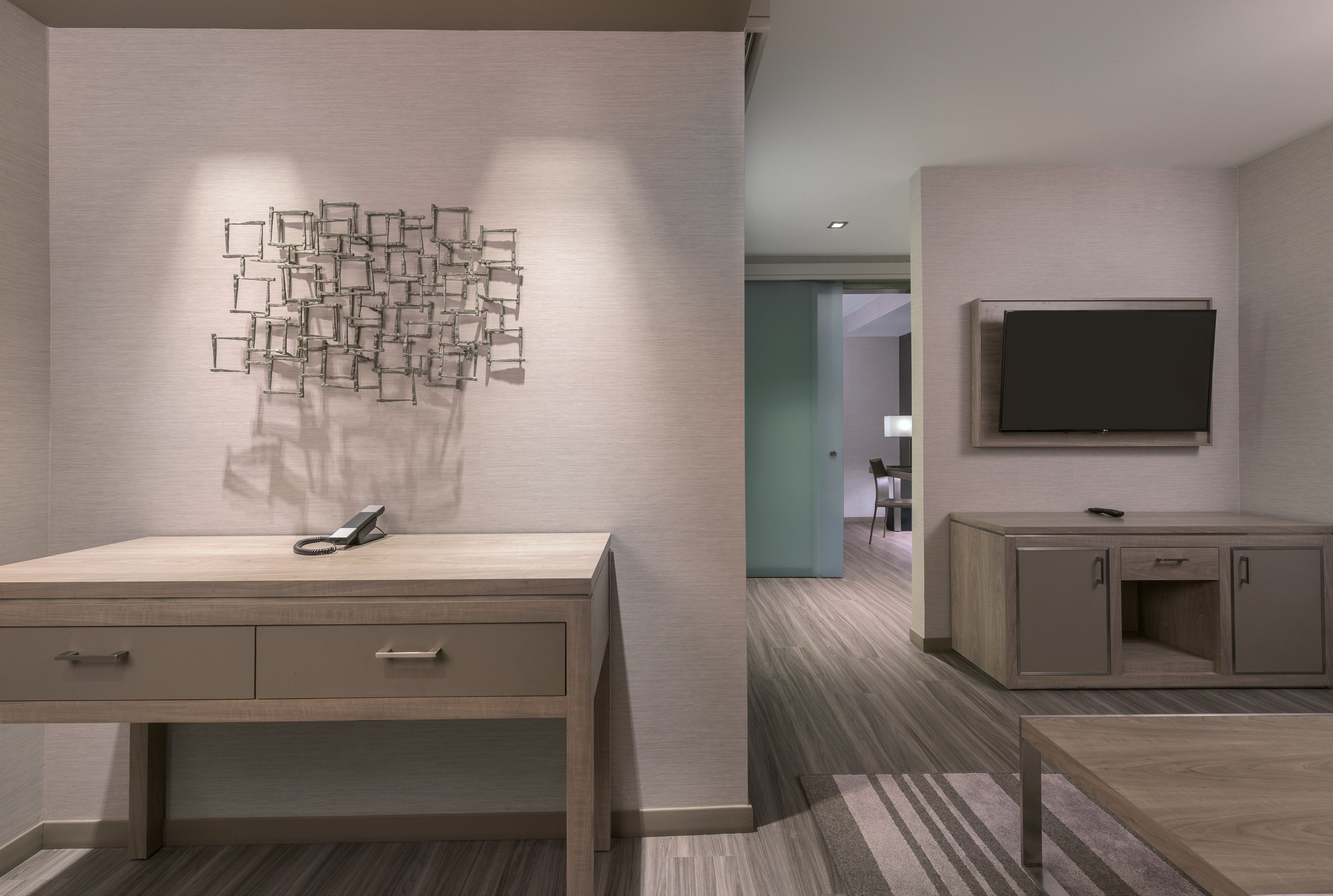 suite, 1 bedroom | minibar, in-room safe, desk, iron/ironing board