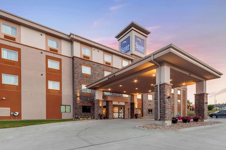 Exterior. MainStay Suites Lincoln University Area