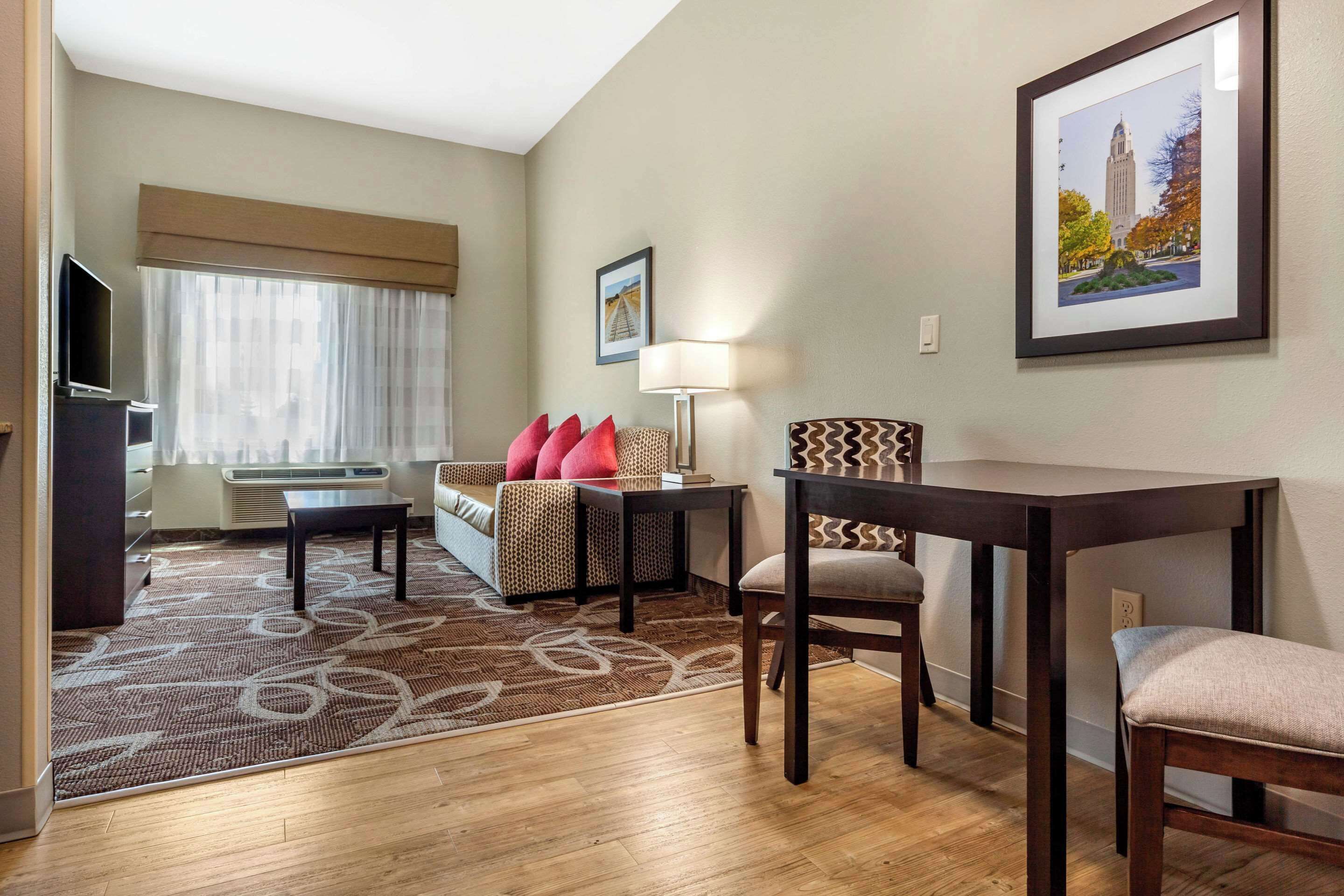 Suite, 1 très grand lit et 1 canapé-lit, accessible aux personnes à mobilité réduite, non-fumeur