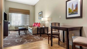 Suite, 1 trÚs grand lit et 1 canapé-lit, accessible aux personnes à mobilité réduite, non-fumeur