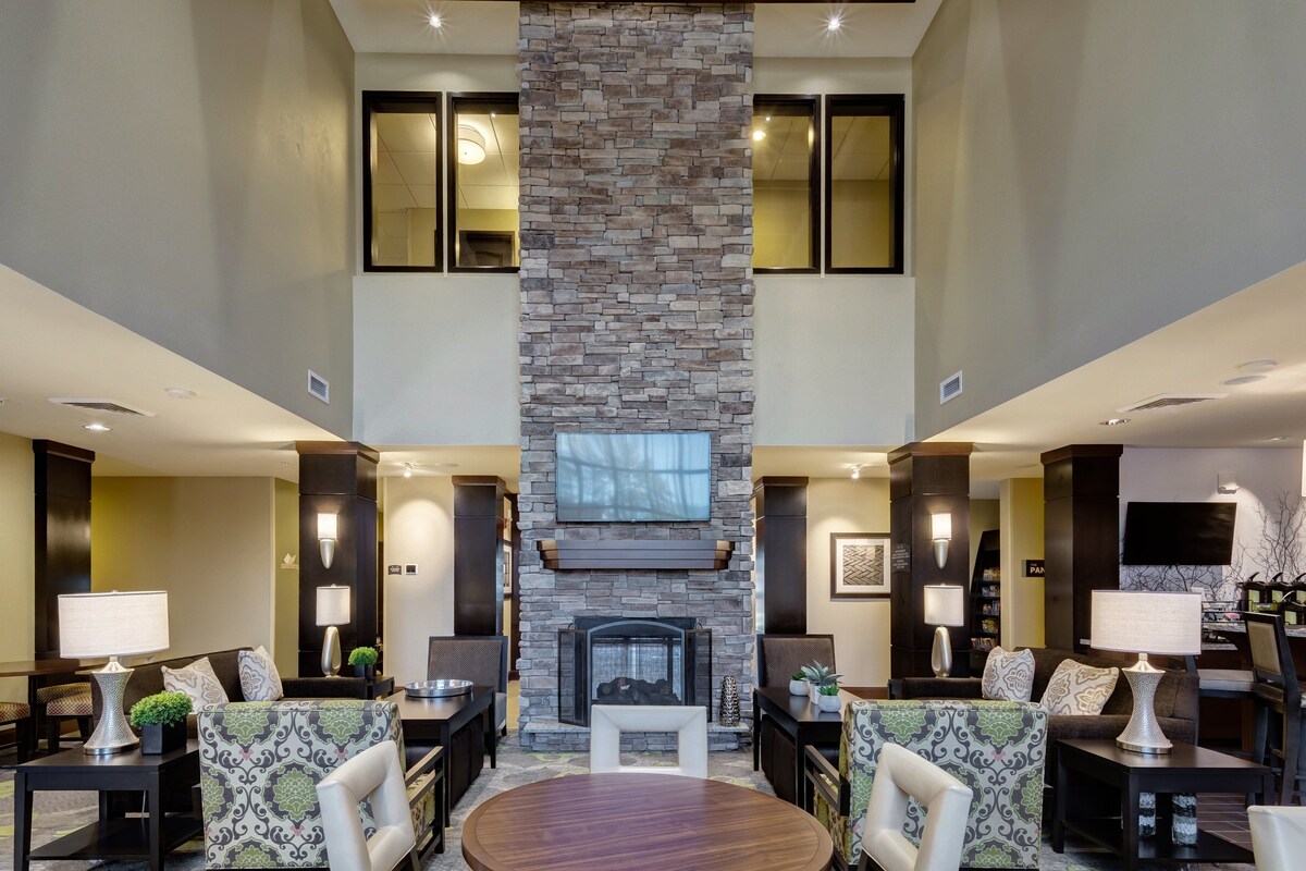 아놀드 (MO) Staybridge Suites St Louis - Westport by IHG 호텔 객실