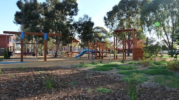 Área de juegos infantiles al aire libre