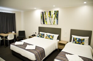 Roupas de cama premium, escrivaninha, quartos à prova de som