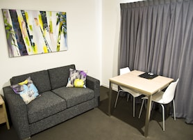 Televisión LCD de 32 pulgadas con canales por cable, una televisión