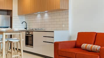 Apartment, 2 Bedrooms (1 Bathroom) | Private kitchen