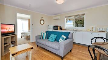High View Cottage | 1 bedroom, iron/ironing board, free WiFi, bed sheets
