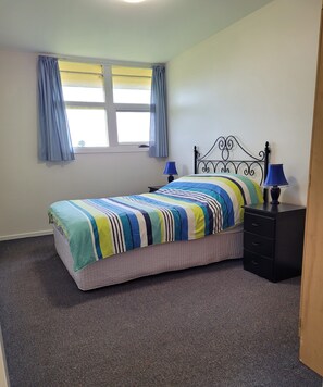 1 bedroom, iron/ironing board, free WiFi, bed sheets - High View Family Cottages (Illowa)