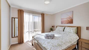 High View Cottage | 1 bedroom, iron/ironing board, free WiFi, bed sheets