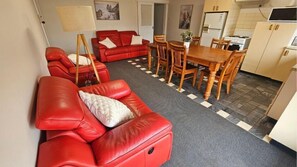 Budget Friendly Lodges | 1 bedroom, iron/ironing board, free WiFi, bed sheets