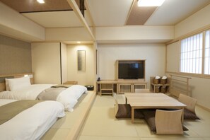 In-room safe, desk, free WiFi, bed sheets - Onyado Nono Sakaiminato Natural Hot Spring (Sakaiminato)