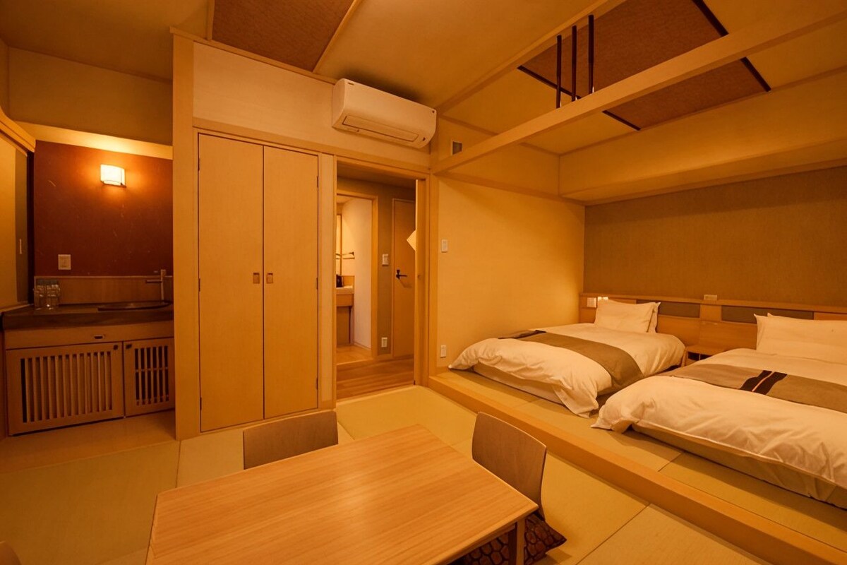In-room safe, desk, WiFi (free), bed sheets