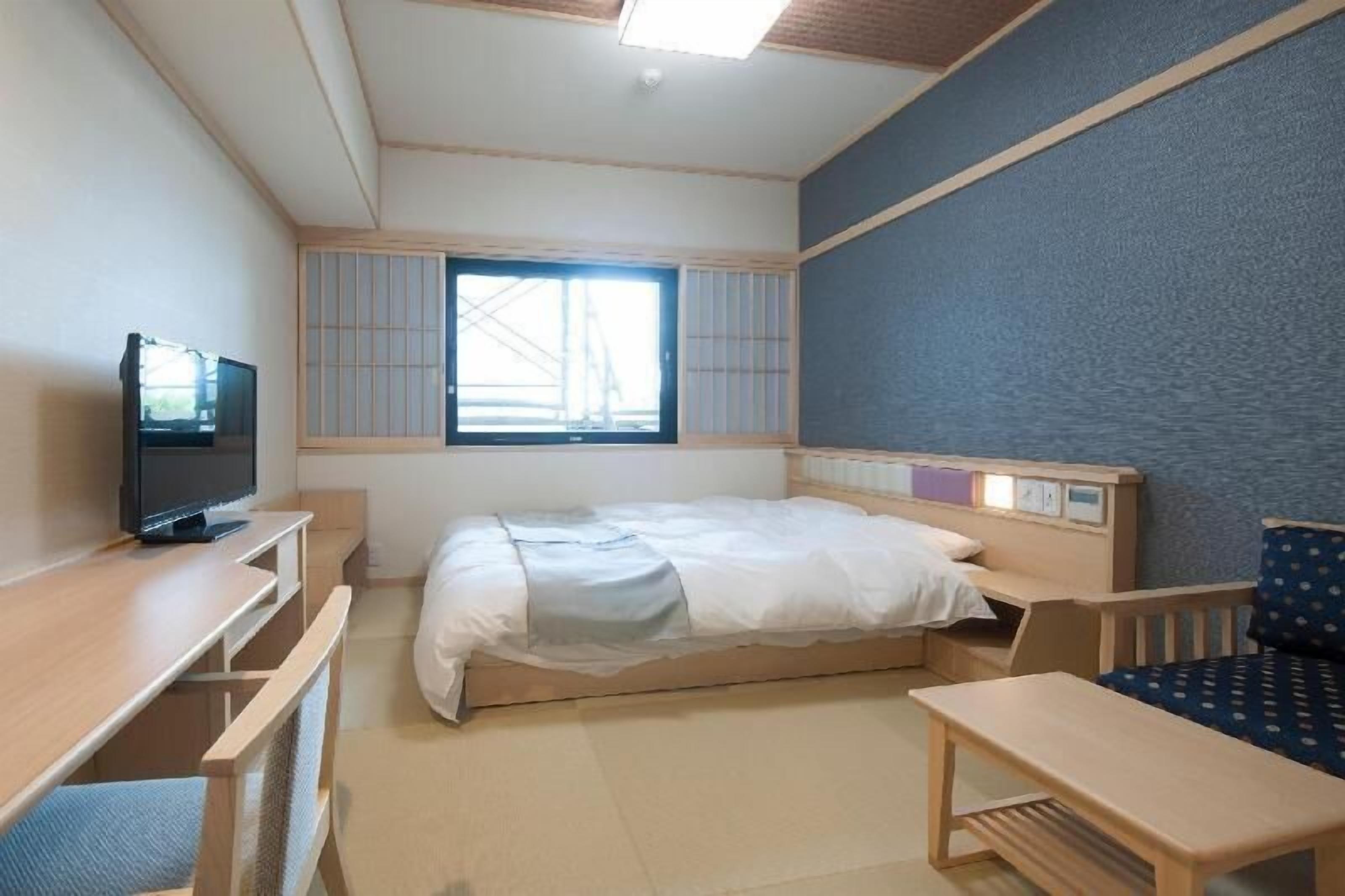 客房内保险箱、办公桌、免费 WiFi、床单