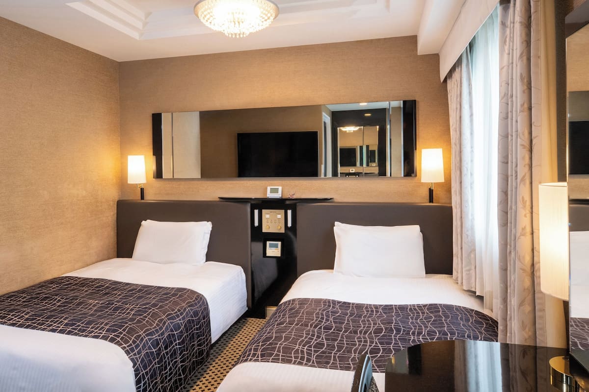 디럭스 트윈룸, 금연 | 1 개의 침실, 책상, 암막 커튼, 무료 유선 인터넷