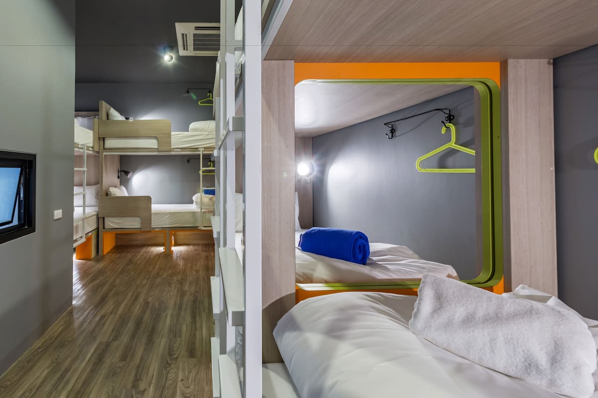 Soundproofing, free WiFi, bed sheets