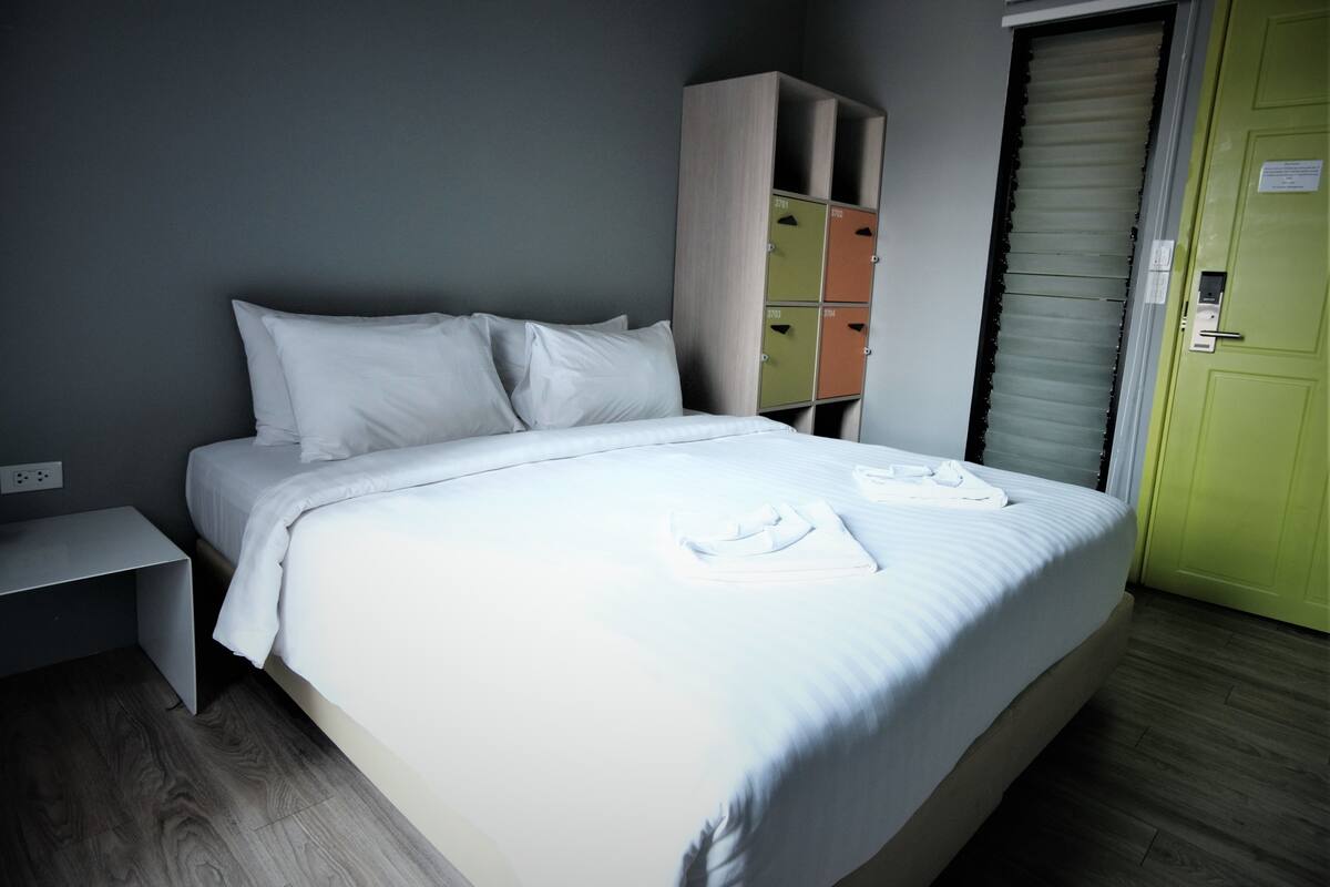 Standard Double Room, Women only | Soundproofing, WiFi (free), bed sheets