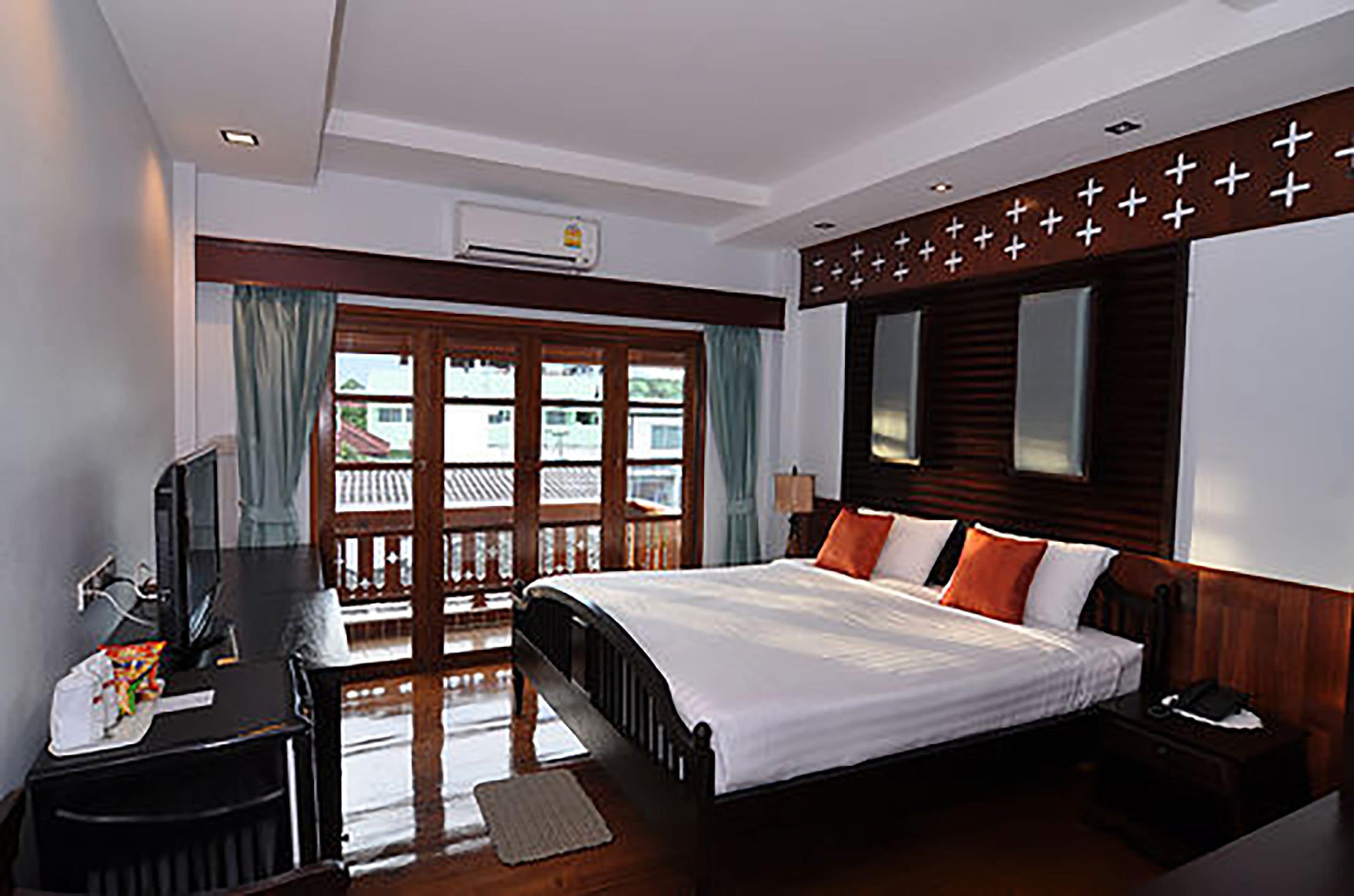 deluxe double room | in-room safe, blackout curtains, rollaway beds, free wifi