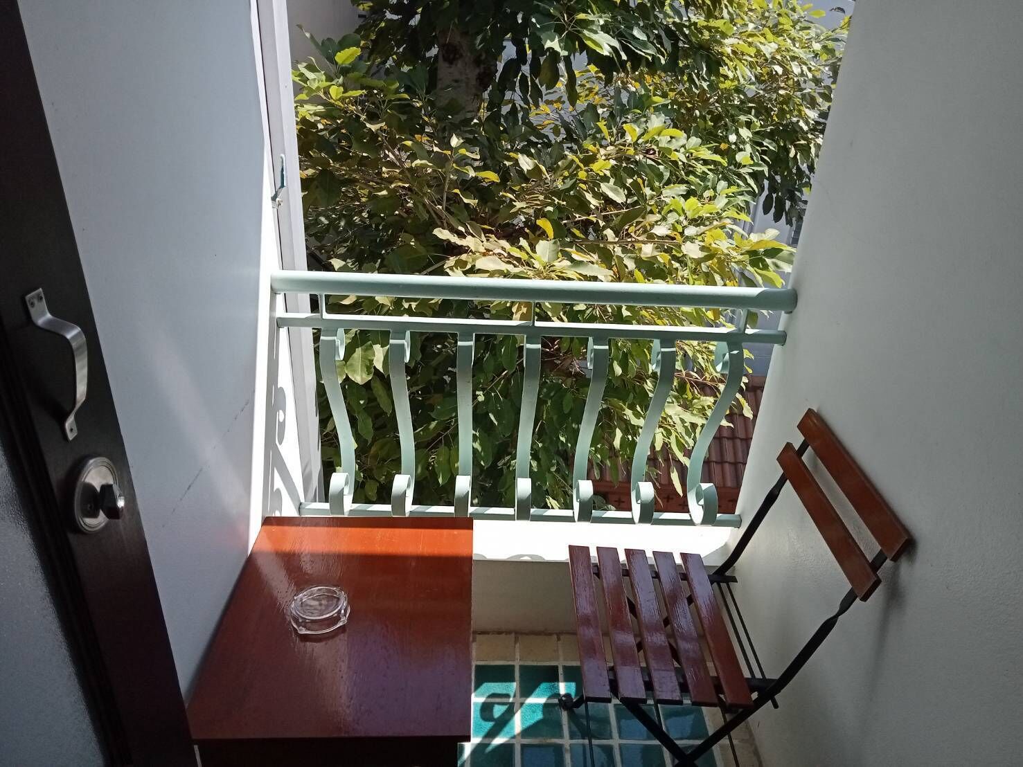 standard king bed room with poolview and balcony | terrace/patio