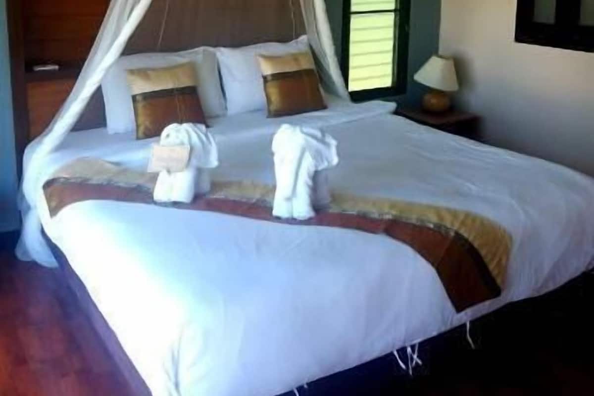 Minibar, caja de seguridad en la habitación, camas extra y ropa de cama