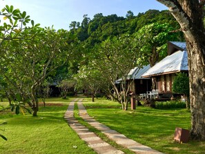 Garden - Koh Ngai Thanya Beach Resort (Ko Lanta)