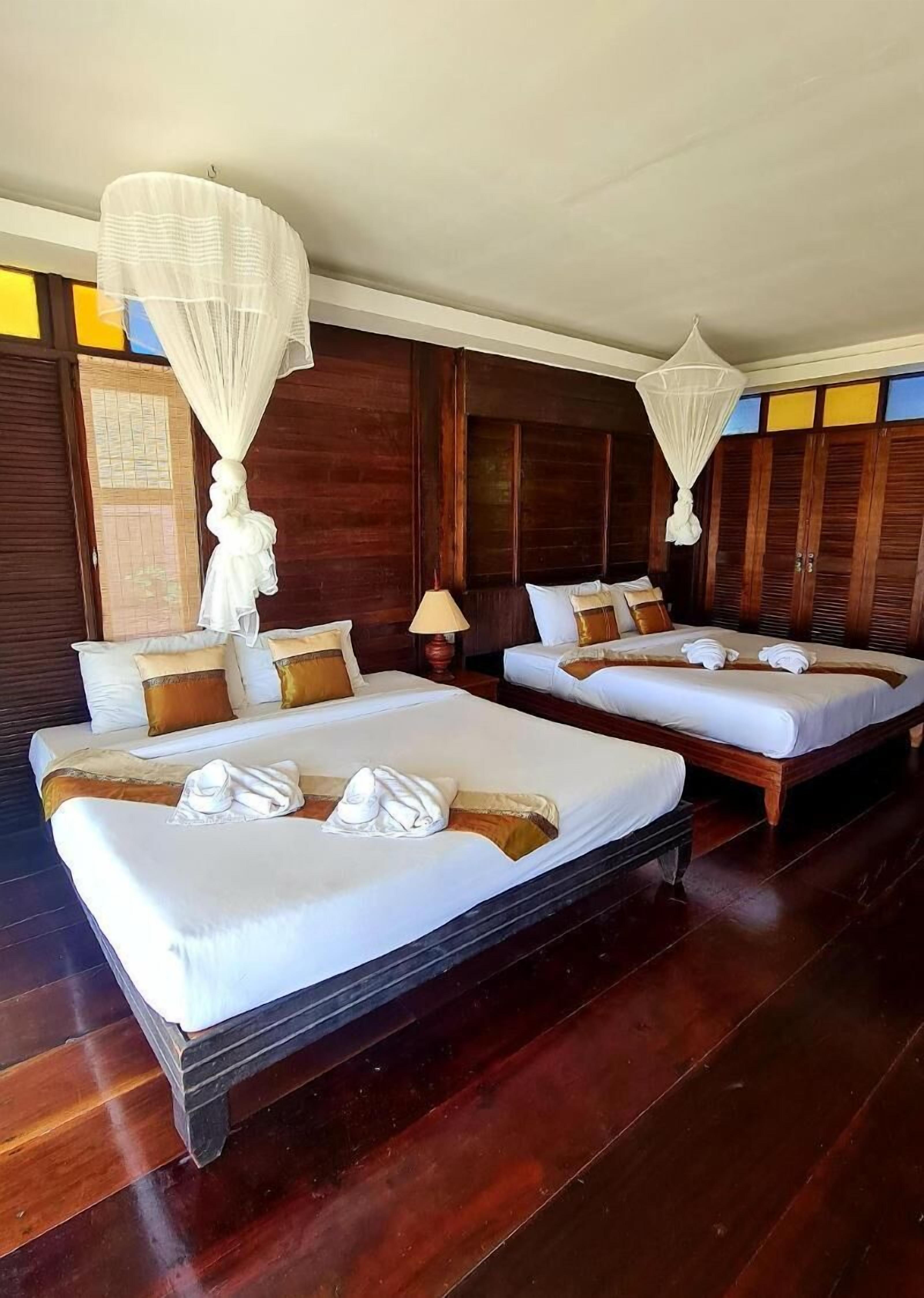 Minibar, coffres-forts dans les chambres, lits pliants/supplémentaires