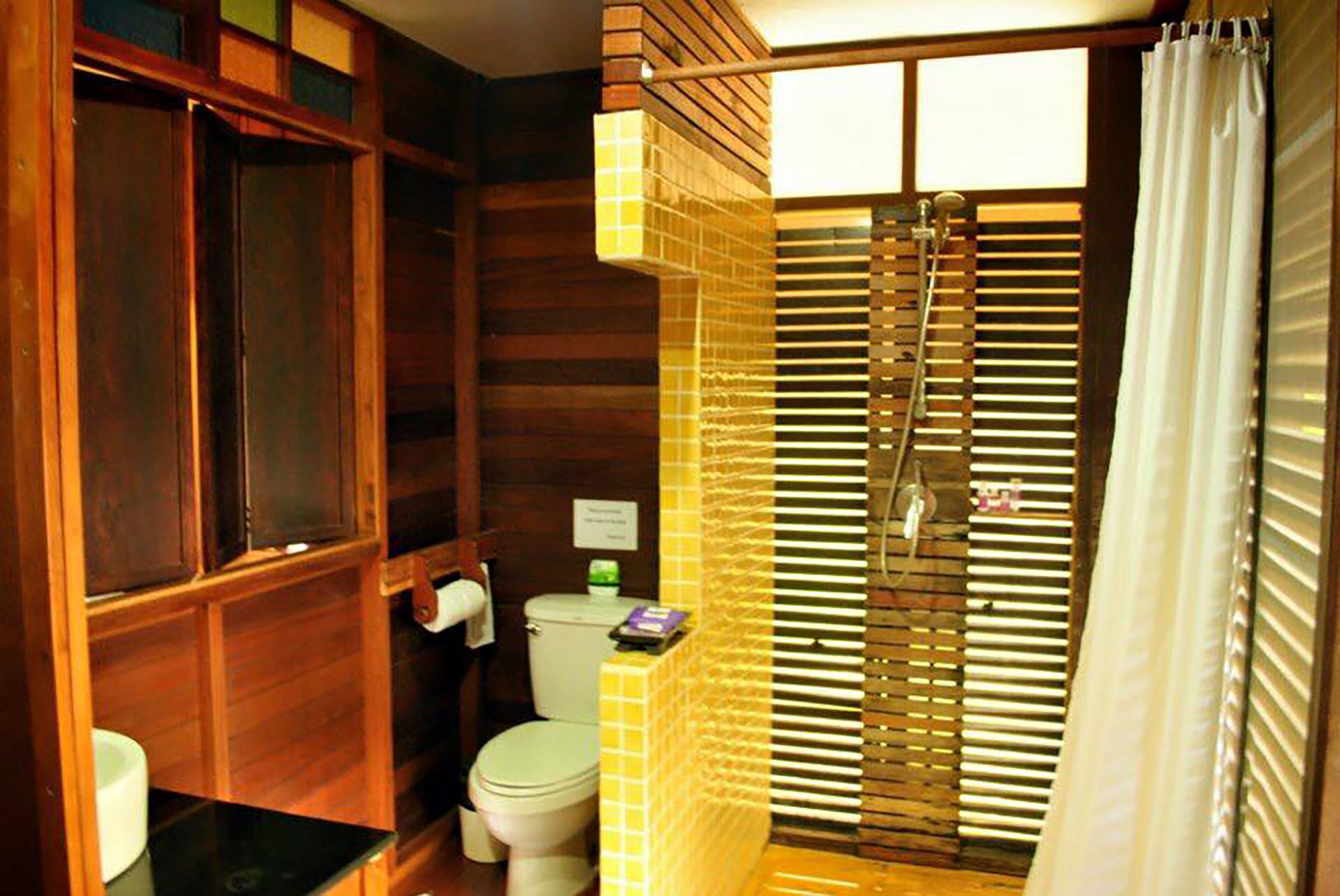 shower, free toiletries, towels