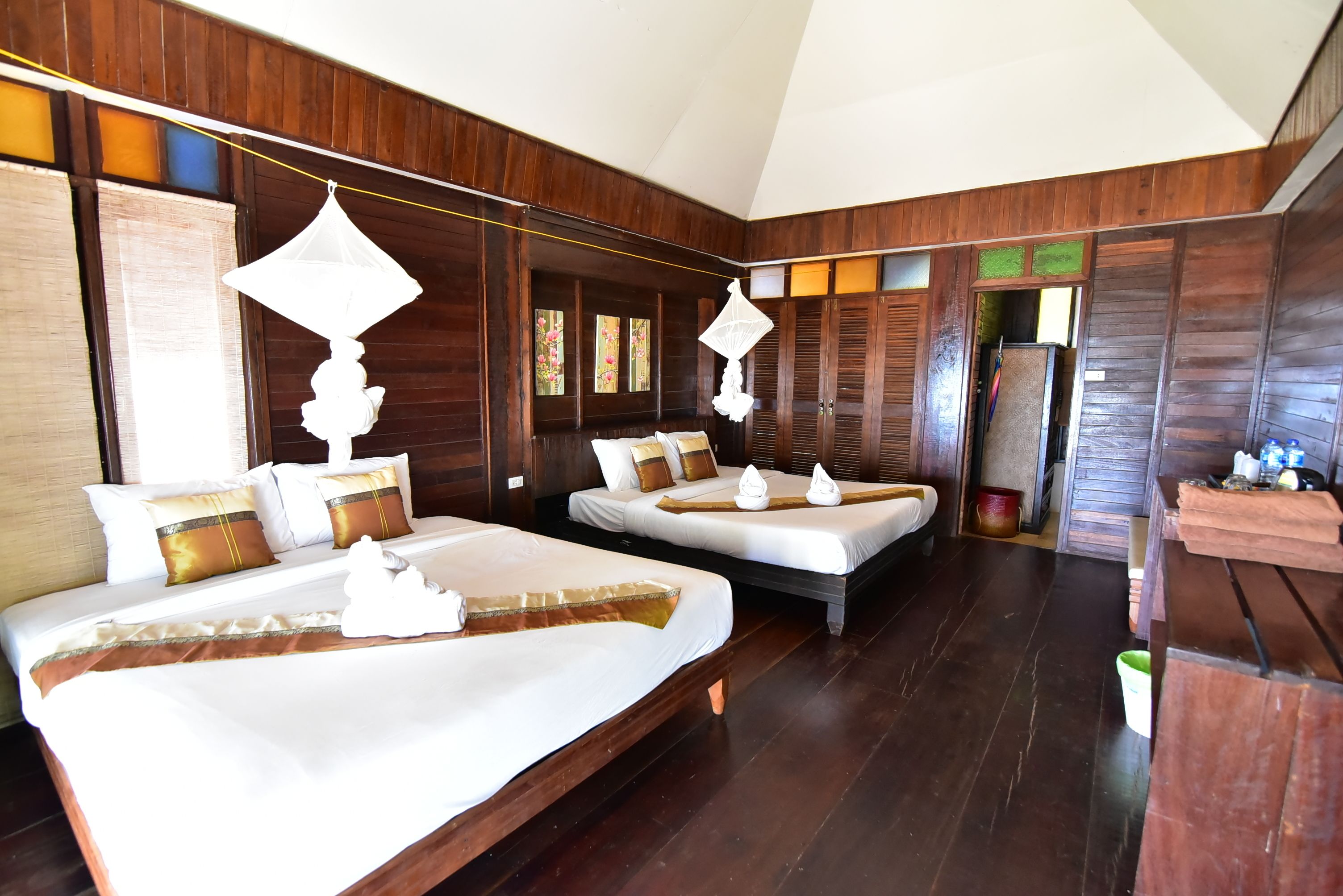 minibar, in-room safe, rollaway beds, bed sheets