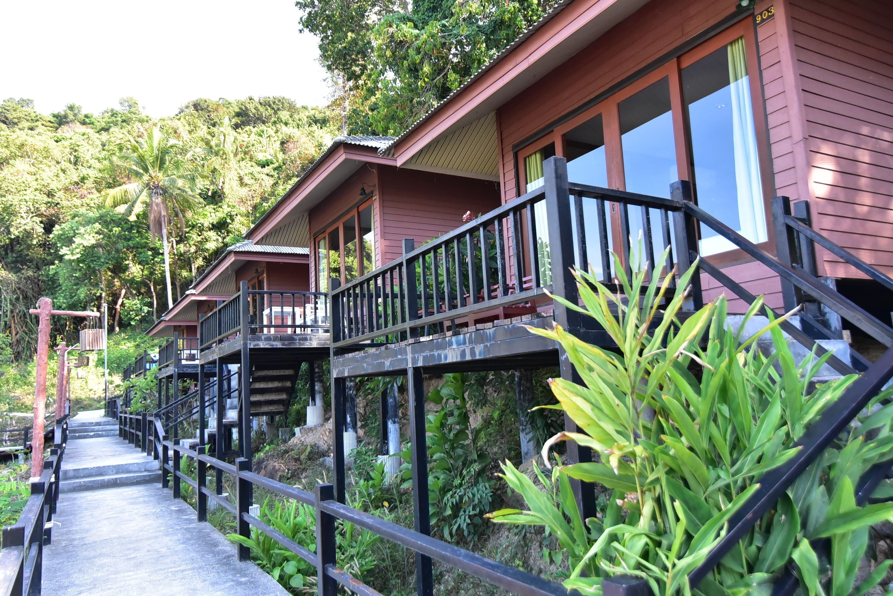 seaview bungalow | minibar, in-room safe, rollaway beds, bed sheets