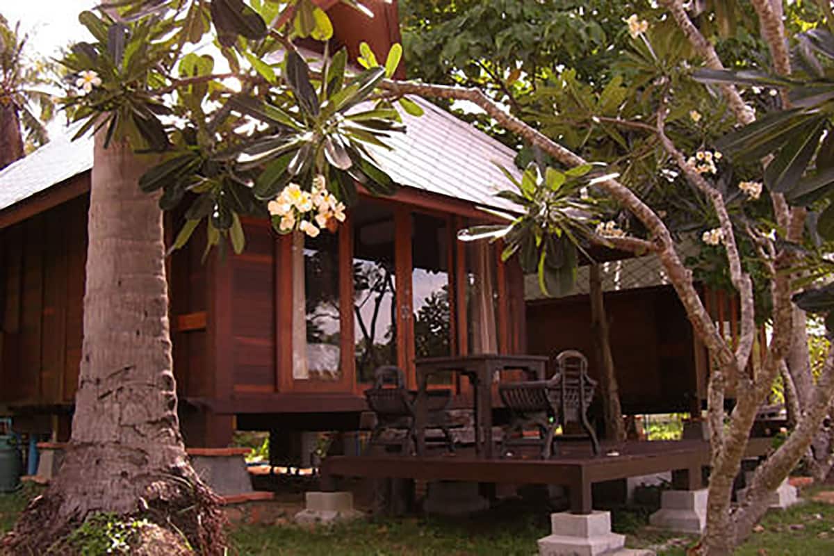 Family Garden View Bungalow | Minibar, caja fuerte, camas supletorias y ropa de cama