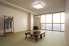 XXX Private Standard Room | In-room safe, blackout drapes, free cribs/infant beds, free WiFi - Seibido Inn - Hostel (Kyoto)