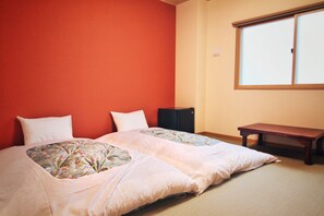 Camera Superior (Private) | Una cassaforte in camera, tende oscuranti