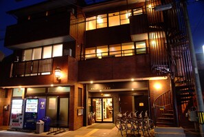 Front of property - evening/night - Seibido Inn - Hostel (Kyoto)