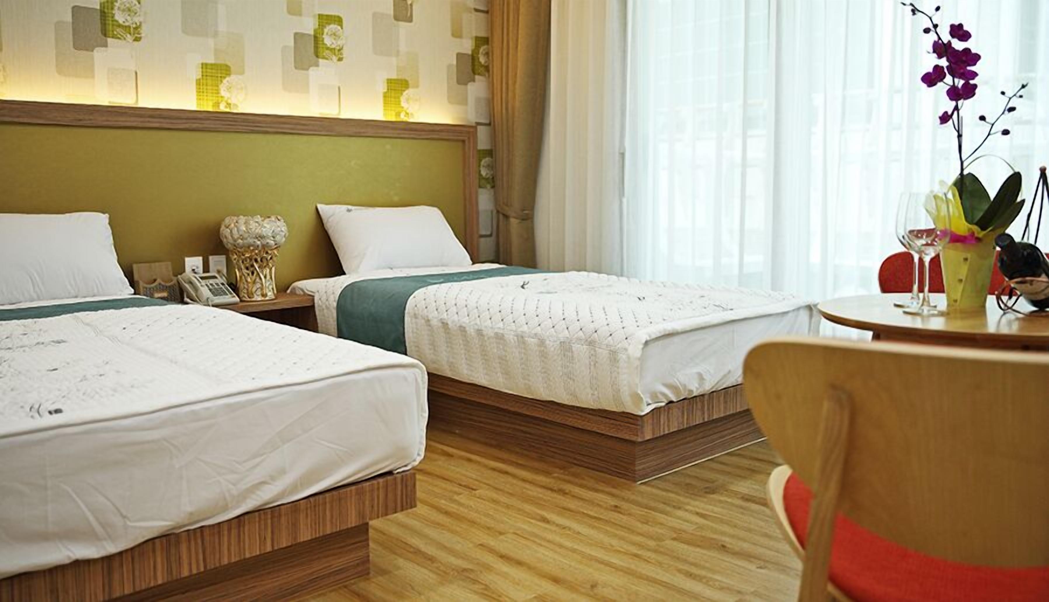 soundproofing, free wifi, bed sheets