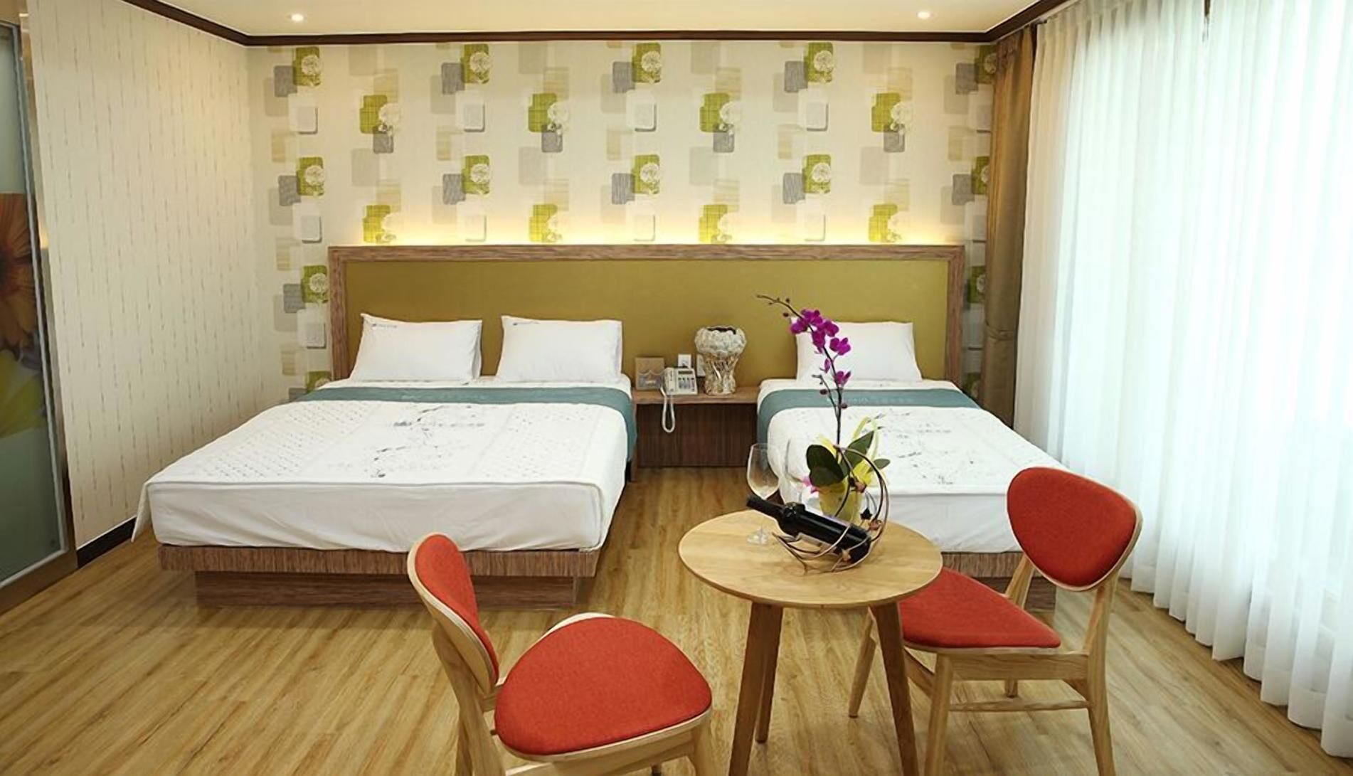 Soundproofing, free WiFi, bed sheets