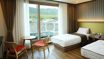 防音設備、WiFi (無料)、ベッドシーツ