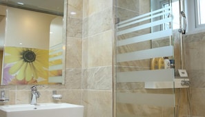Standard Double Room, 1 Double Bed | Bathroom | Free toiletries, hair dryer, slippers, bidet