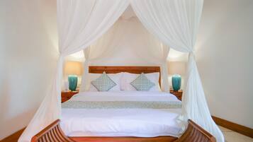 Double Room, 1 Queen Bed | Minibar, individually decorated, desk, blackout drapes