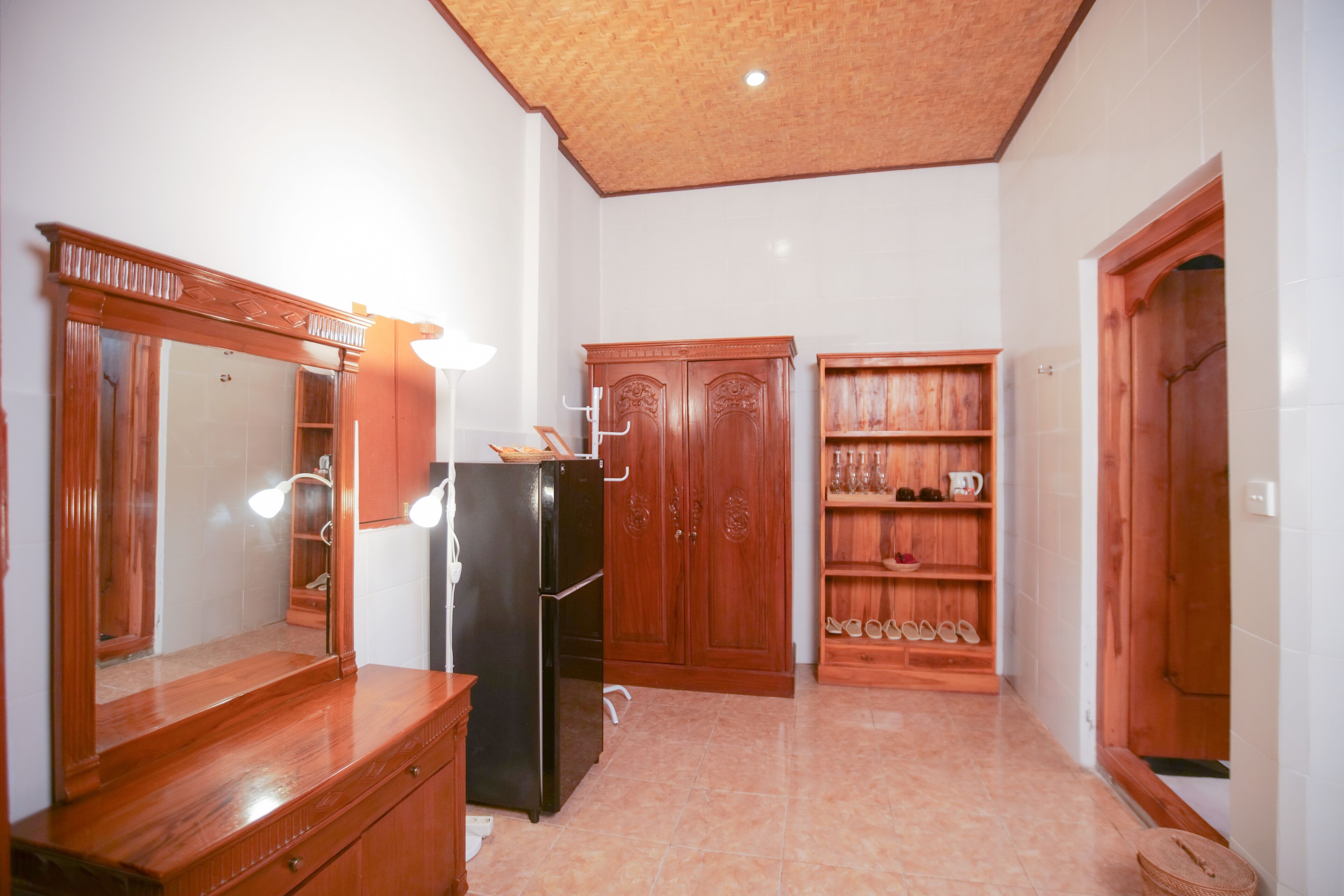 double or twin room, 2 queen beds, pool view, ground floor | room amenity